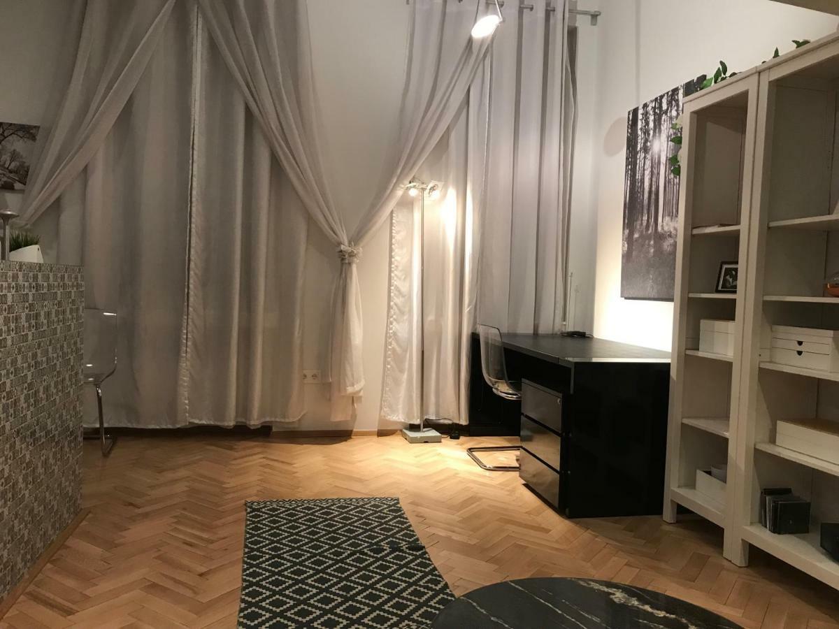 Elegant Apartment Boedapest Buitenkant foto